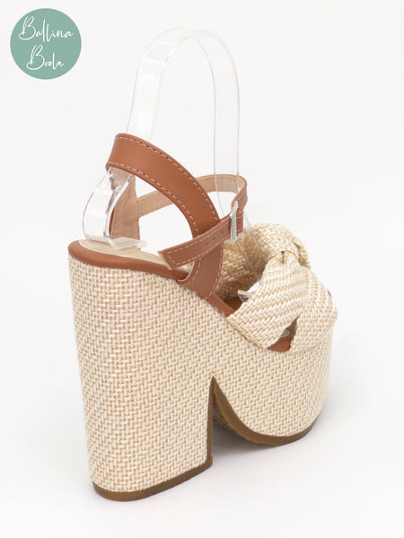 Sandalia de plataforma beige