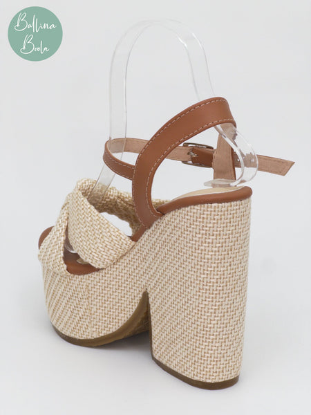 Sandalia de plataforma beige