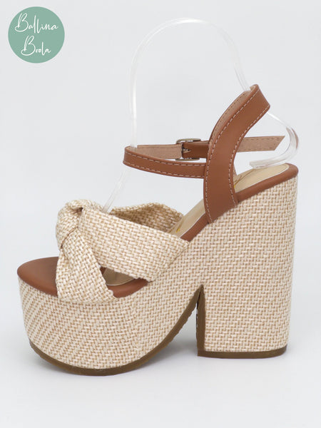 Sandalia de plataforma beige