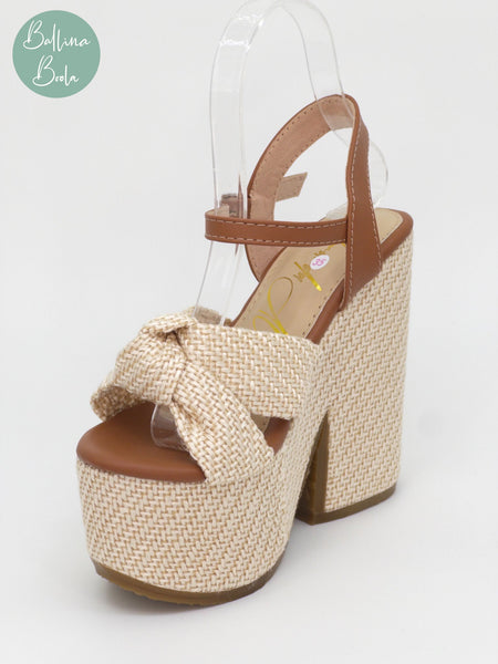 Sandalia de plataforma beige