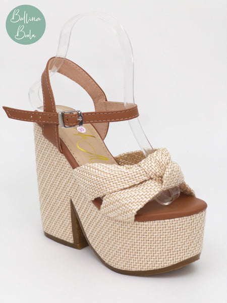 Sandalia de plataforma beige