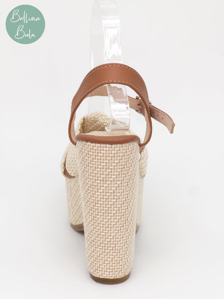 Sandalia de plataforma beige