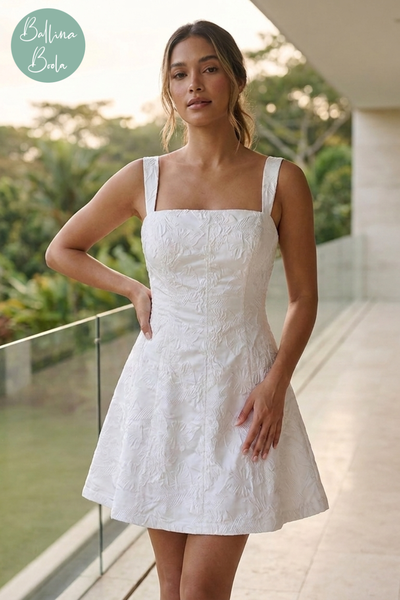 Vestido corto blanco con textura