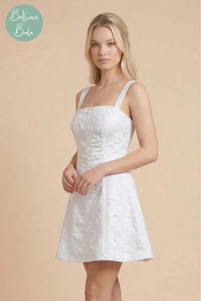 Vestido corto blanco con textura