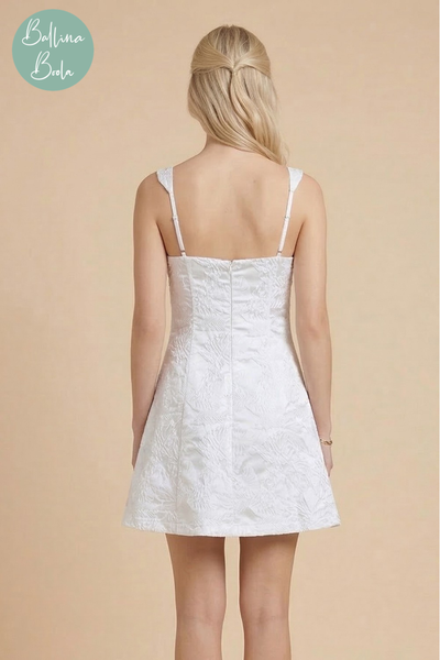 Vestido corto blanco con textura