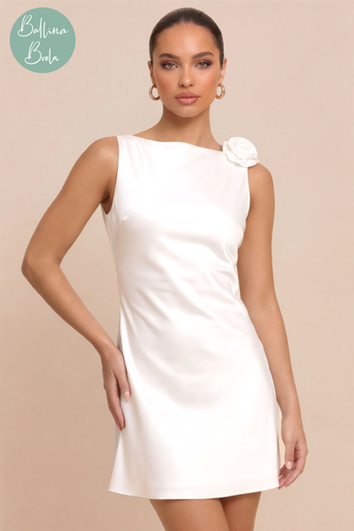Vestido blanco corto con flores