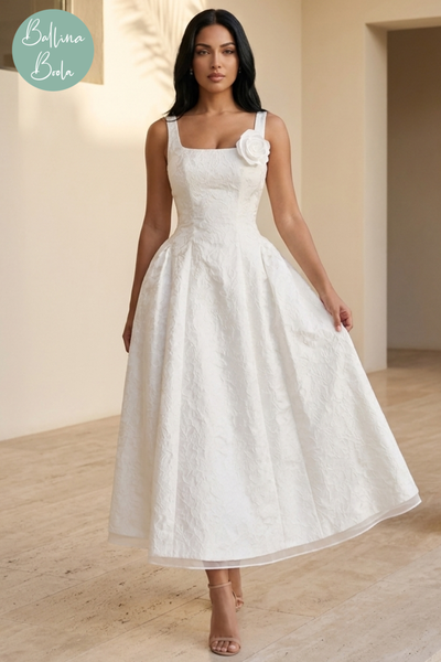 Vestido blanco midi con encaje y corse