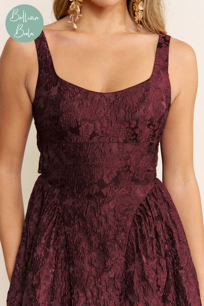 Vestido vino midi con textura