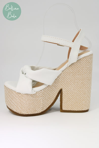 Sandalia de plataforma blanca