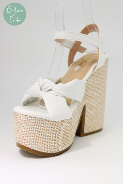 Sandalia de plataforma blanca