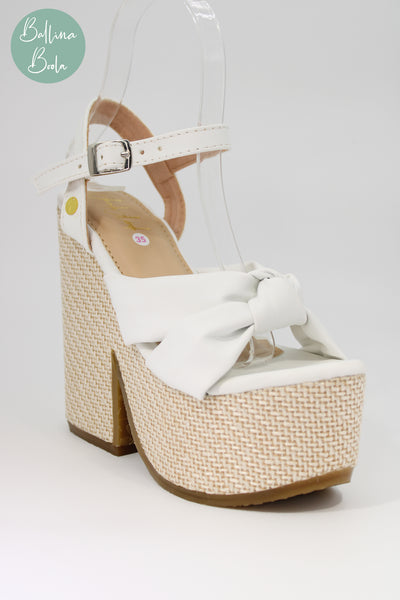 Sandalia de plataforma blanca