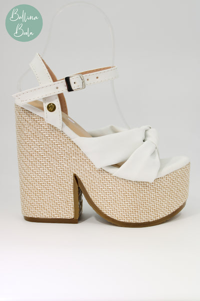 Sandalia de plataforma blanca