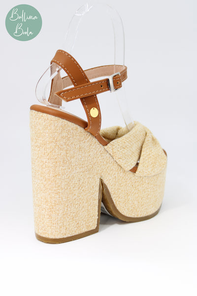 Sandalia de plataforma beige