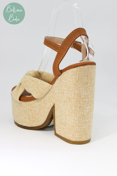 Sandalia de plataforma beige