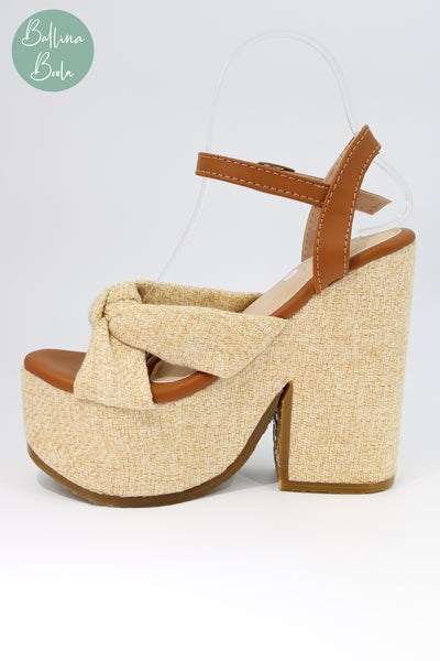 Sandalia de plataforma beige