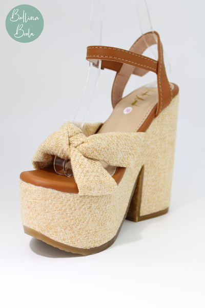 Sandalia de plataforma beige
