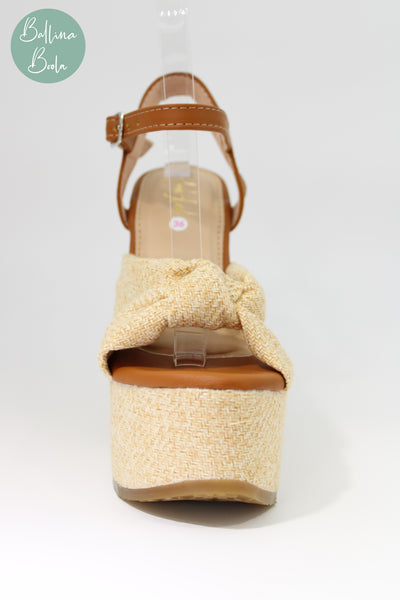 Sandalia de plataforma beige