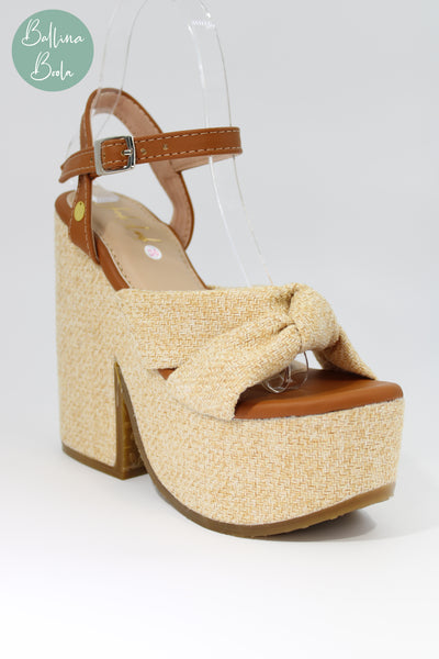 Sandalia de plataforma beige