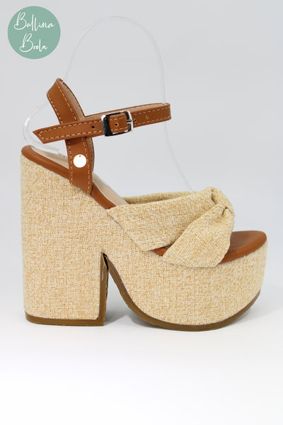Sandalia de plataforma beige