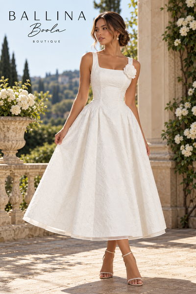 Vestido blanco midi con encaje y corse