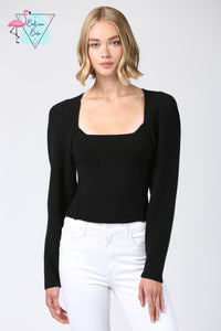 Sweater negro cuello cuadrado